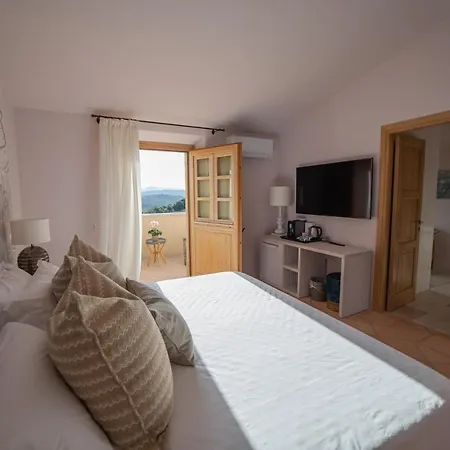 Borgo Smeraldo מלון 4*