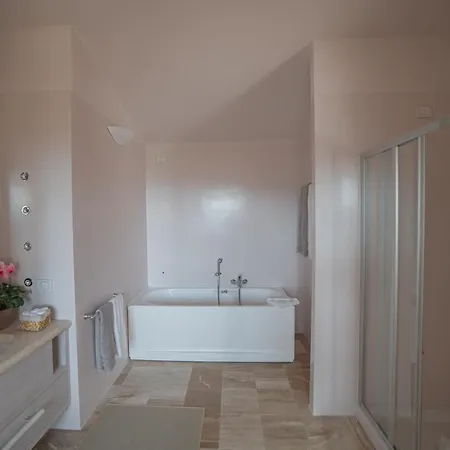 Borgo Smeraldo מלון 4*