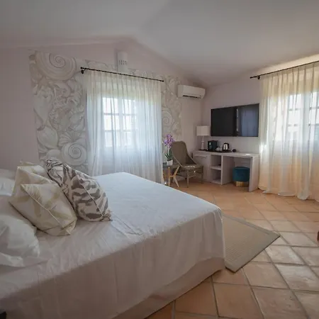 Borgo Smeraldo מלון 4*