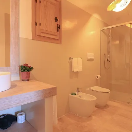 Borgo Smeraldo ארזח'ינה