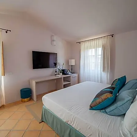 Borgo Smeraldo מלון ארזח'ינה