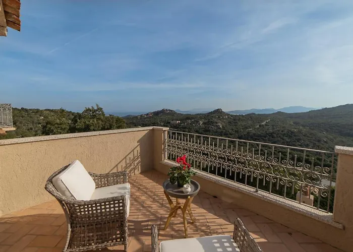 Borgo Smeraldo فندق 4*