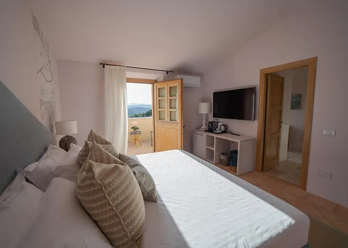 Borgo Smeraldo فندق 4*