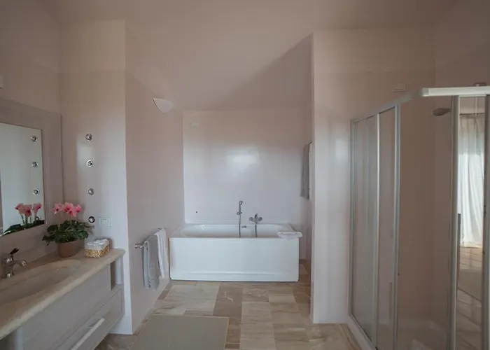 Borgo Smeraldo فندق 4*