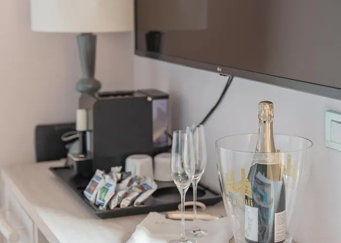 Borgo Smeraldo فندق 4*