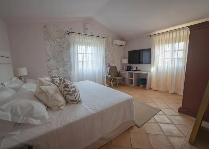 Borgo Smeraldo فندق 4*